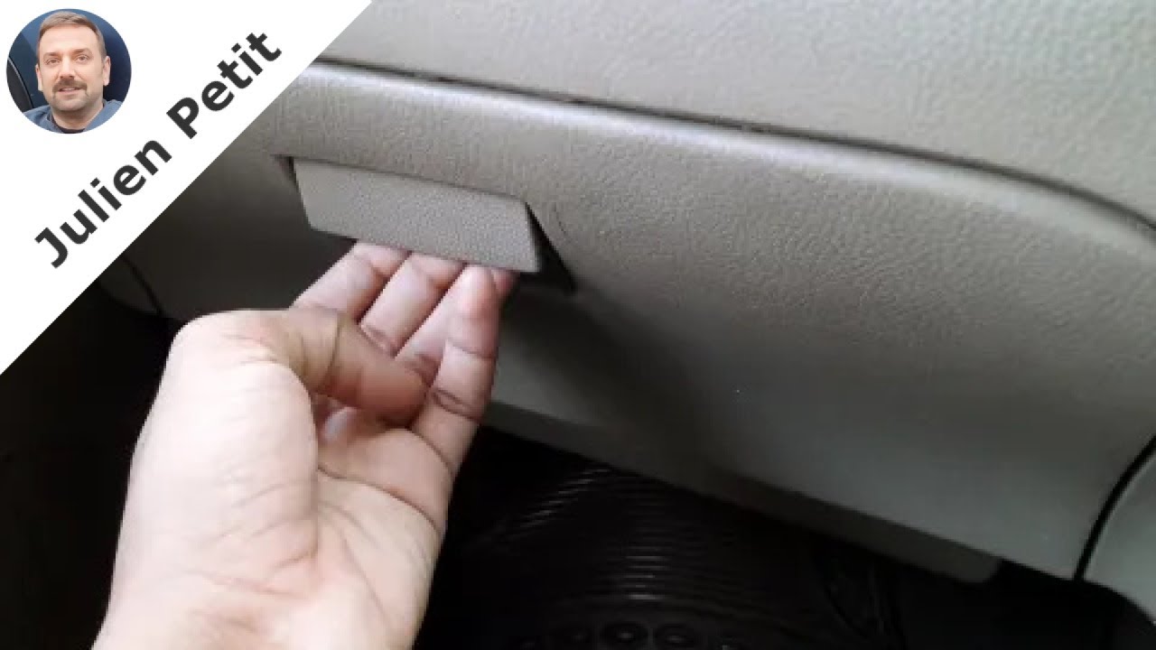Comment Débloquer Facilement une Boîte à Gants Coincée : Astuces Pratiques !