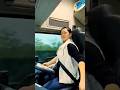 當貨物接近目的地時,美麗的女子感到高興。#automobile #trucklife #trucking #travel #girltrucker