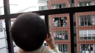 20091202 翰寶寶發現不明飛行物