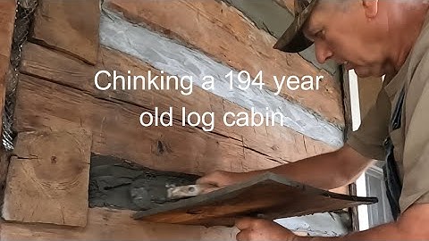 CHINKING 194-YEAR-OLD LOG CABIN | PAPA HUGH HELPS ME WITH MORE TRADITIONAL METHODS | GETTING CLOSER!