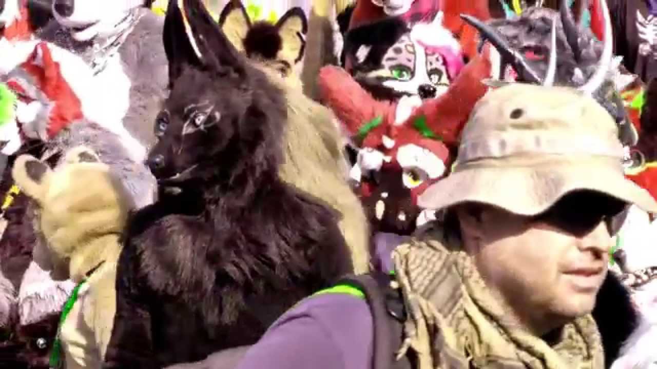 Eurofurence 21 - Fursuitwalk into the Beergarden - YouTube