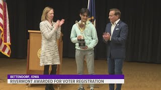 Rivermont Collegiate receives award for registering 100% of eligible student voters