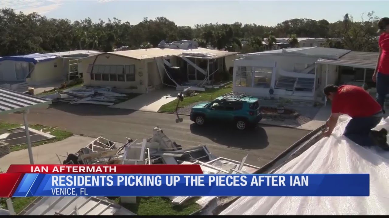 Residents in Venice FL pick up the pieces after Ian - YouTube