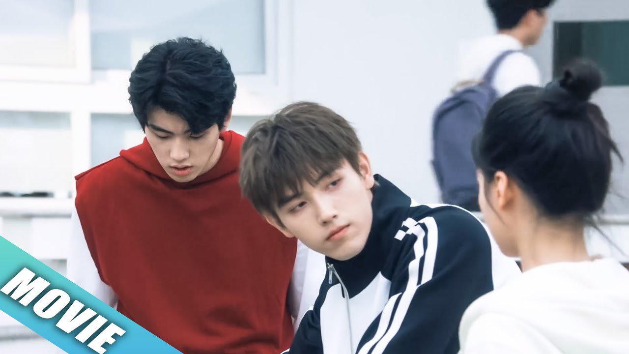 【MOVIE】Он безумно ревнует, когда видит, как мальчик приближается к его девушке😳