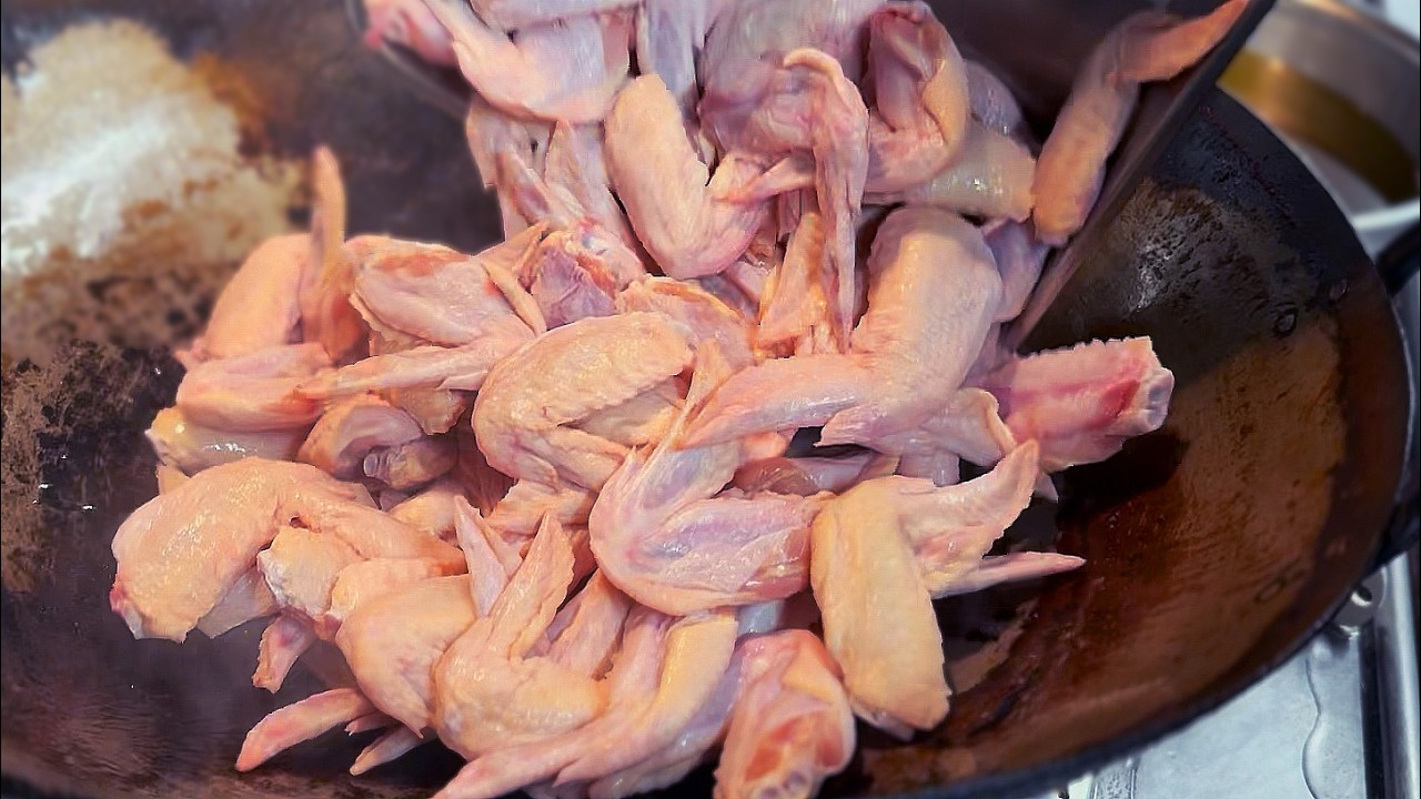 見た目からは想像出来ない薄味の手羽先 Simple Yet Delicious Braised Chicken Wings