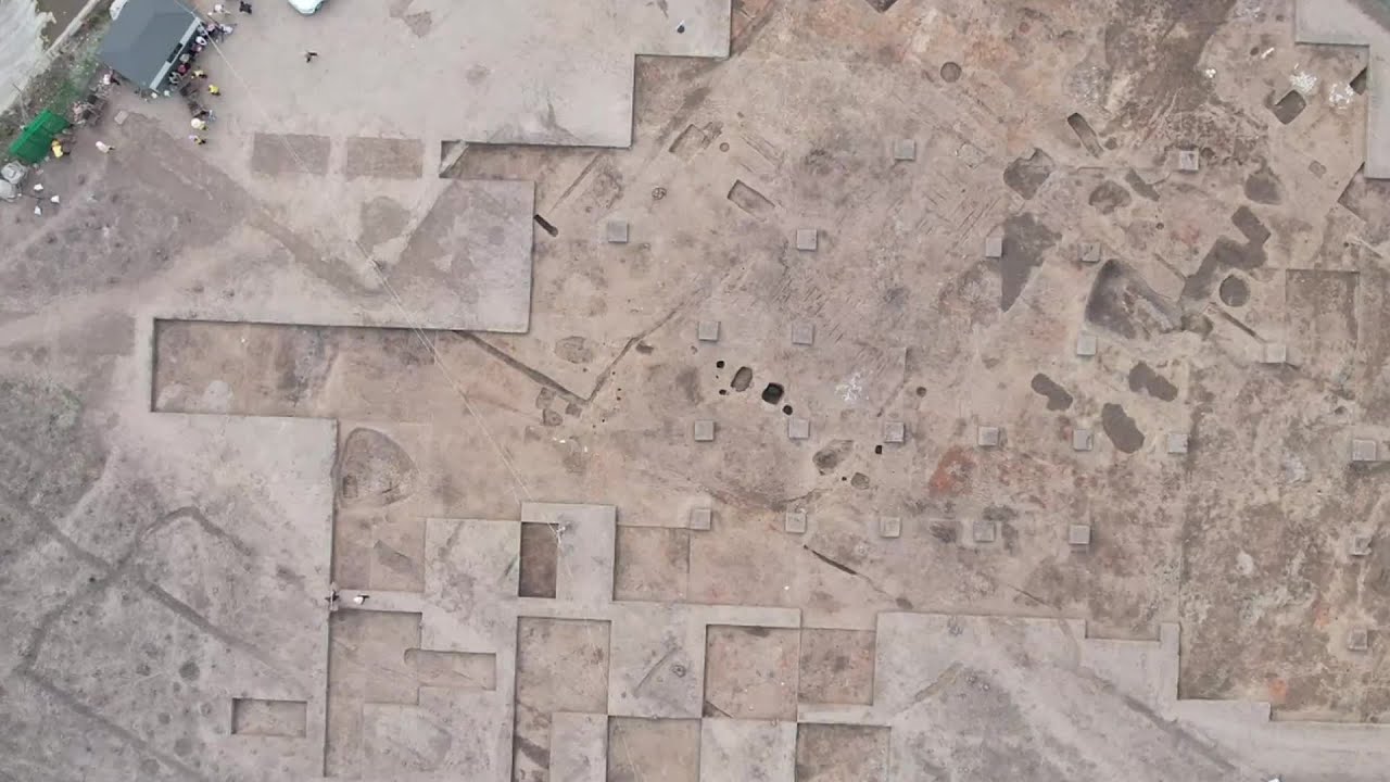 四川省の三星堆遺跡で玉石器工房を発見 - YouTube