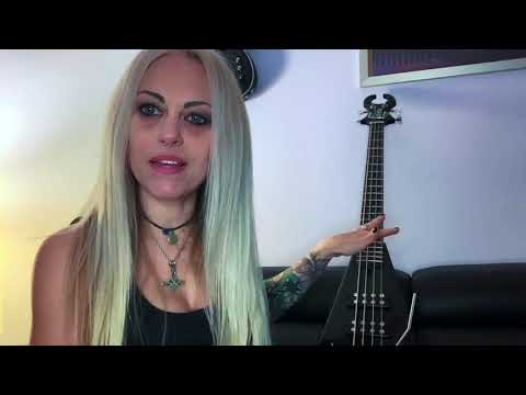 Mia Winter Wallace -4strings bass play through' Mountains of Might (Abbath version)