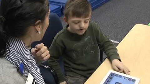 Kids use iPads for speech therapy
