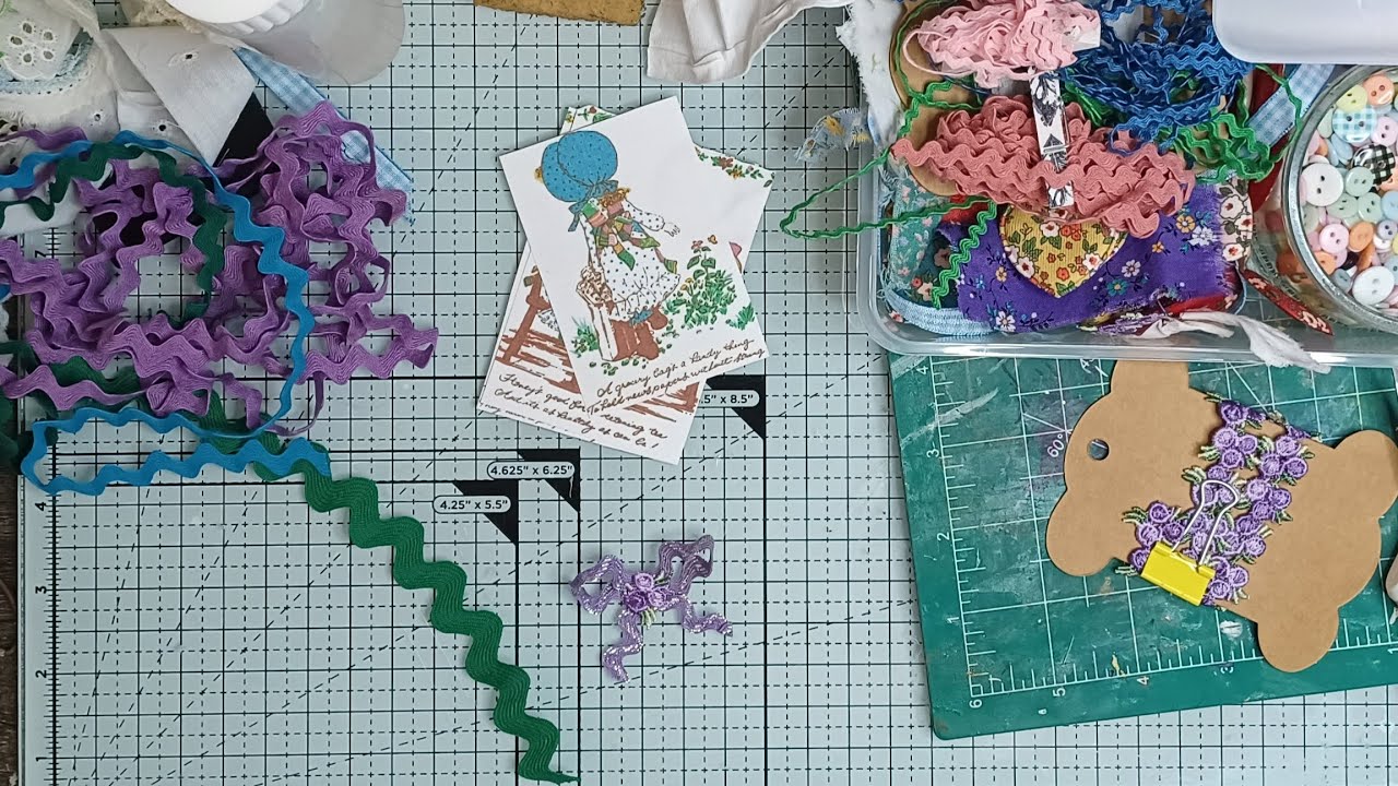 Fun Little Ric Rac Bows and Freebies - YouTube
