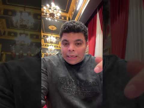بيلا مع الصخرة في أمان