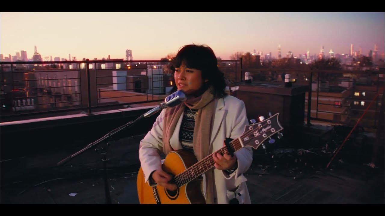 Selines - Me Empiezo a Enamorar (Live rooftop performance) Selines - Me Empiezo a Enamorar (Live rooftop performance)