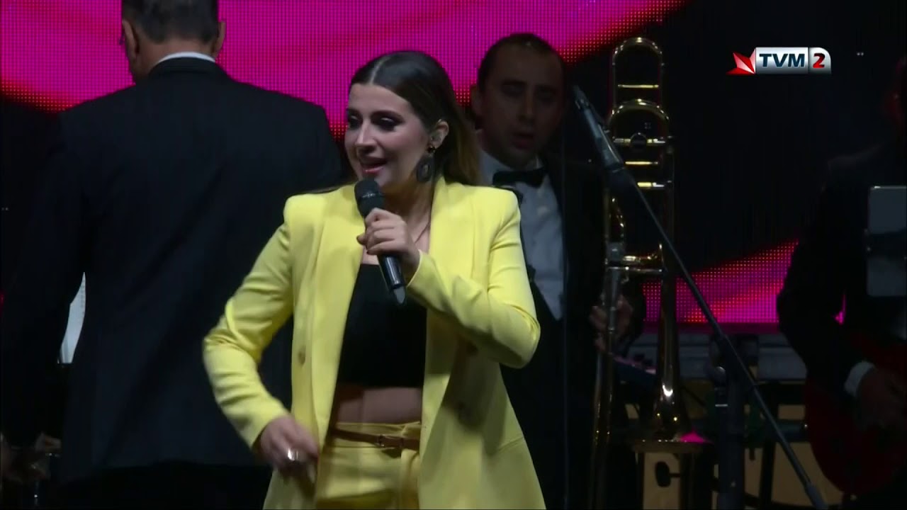 Versatile Brass Band ft. Amber - Valerie (Malta Fireworks Festival 2019)