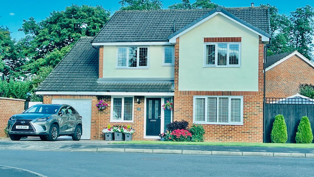 Visit to Beautiful Town in UK | Houses in UK | accommodations | UK calm weather