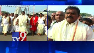 TDP MLA Nimmala Ramanaidu prays for AP's welfare @ Tirumala - TV9 screenshot 4
