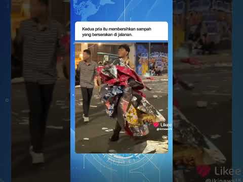 Aksi Dua Remaja Berpakaian Pramuka Bersihkan Sampah. #likeenewstv#redaksilikee#likeeappindonesia