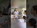 قلنالهم العبو لعبة الامهات وكل وحدة قامت تدافع عن بنتها الكذبيه 