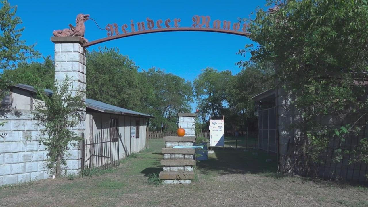 Inside 'Reindeer Manor' This Texas haunted house is actually a haunted