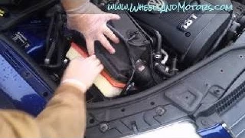 VW Passat (B5, B5.5 - 1.8T) service: how to change engine air filter.