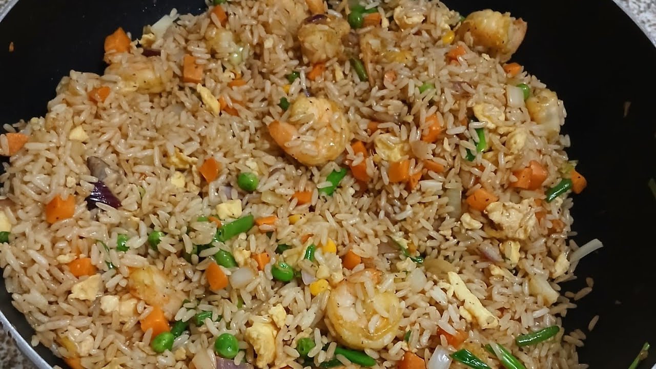 Жареный рис с креветками и овощами от Сони | Рецепт от Sonia's Creative Kitchen | A We Say Jamaic...