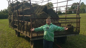 Allis chamlers 190 baling hay