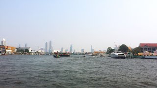 Тайланд, Бангкок-2023. Экскурсия. Прогулка на большой лодке по реке Чаупхрая. Покормили сомов.