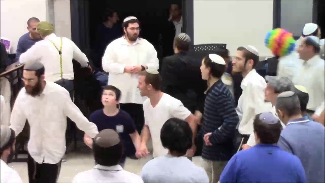 שמחת פורים בישיבת רמת גן