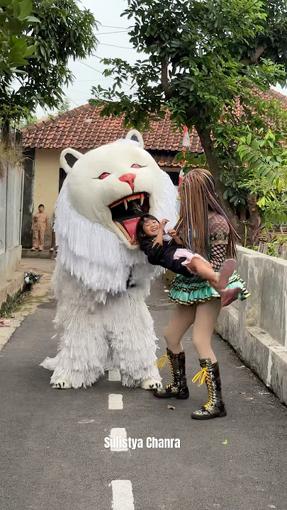 Naughty Berlin teased by a beautiful disguised aunt, baited by a tiger