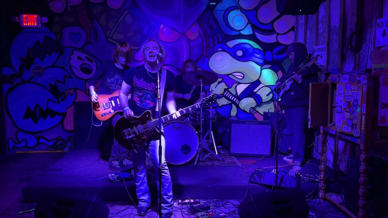 “Blind Running” Joy Bomb rock and rolling the HiTone live in Memphis, Tennessee. March 9, 2025.