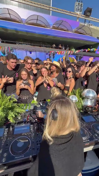 When @blondish is in Brazil with the best crowd 🇧🇷