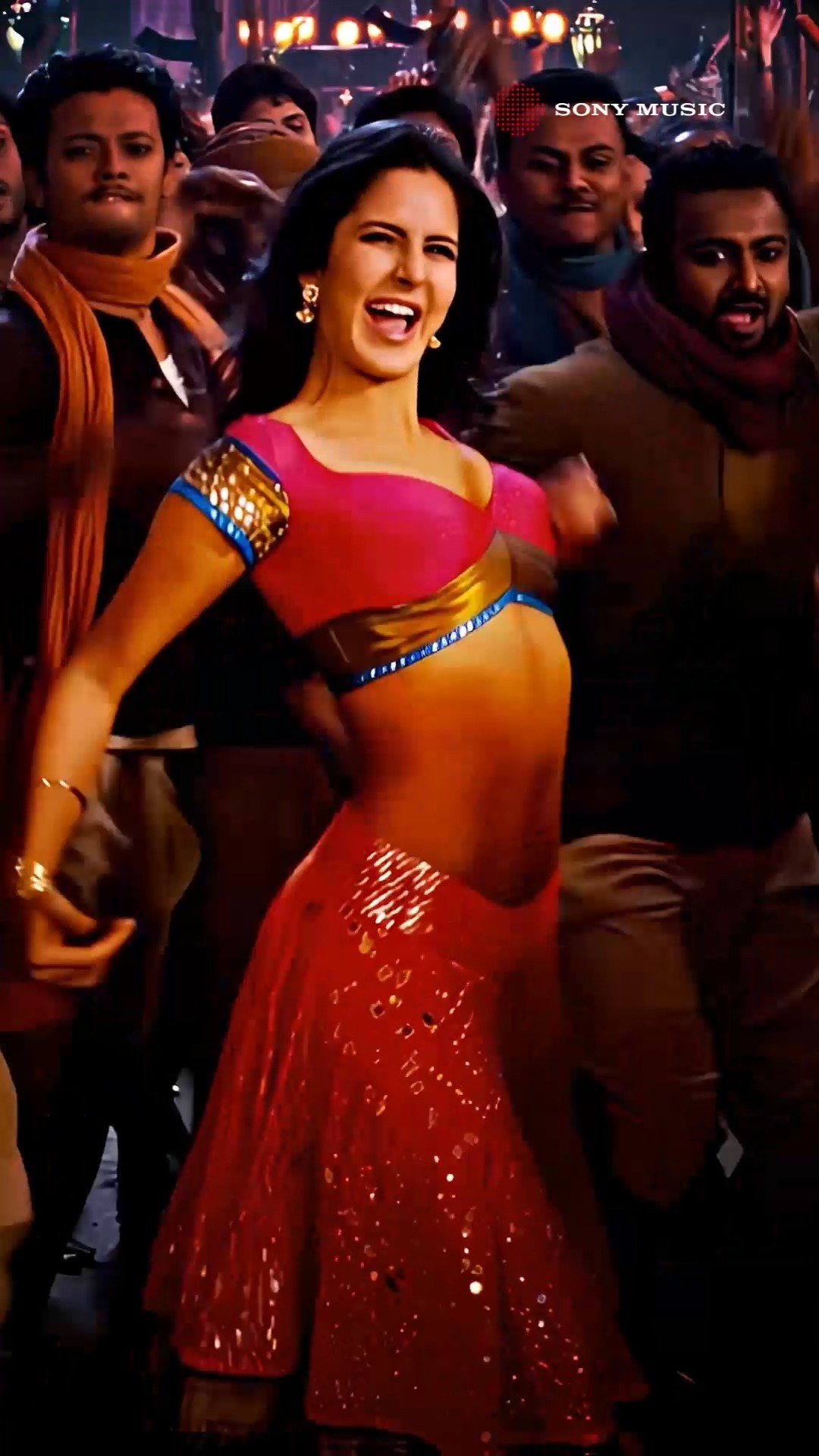 When the dance moves are as fiery as the music! ?? #katrinakaif #chiknichameli #shreyaghoshal