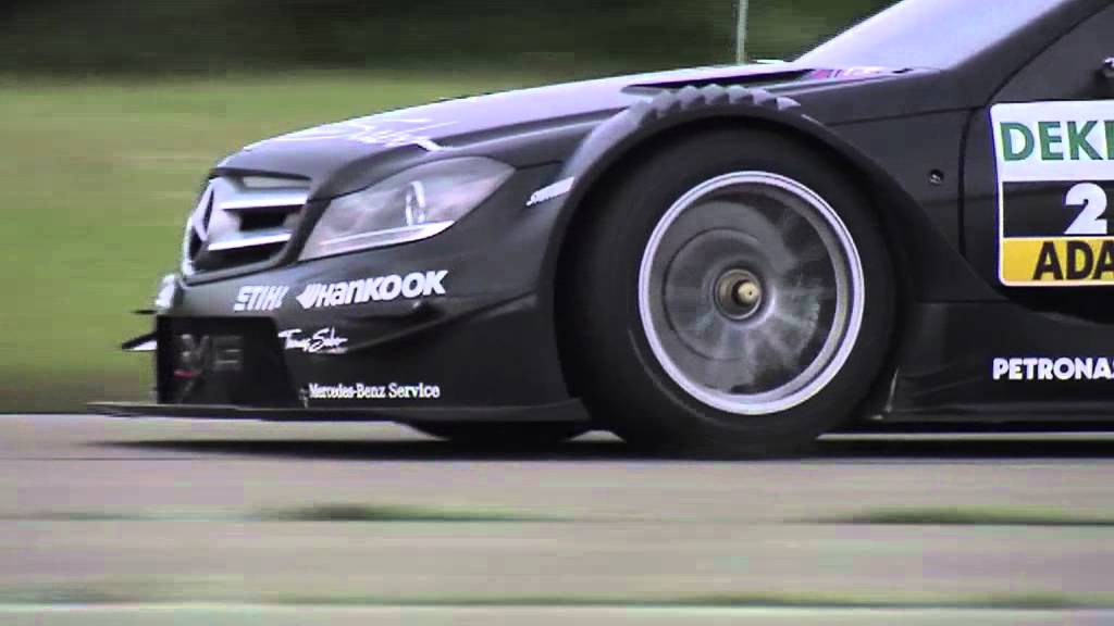 メルセデスの新CクラスクーペDTM、アンベイルと走行シーン - YouTube