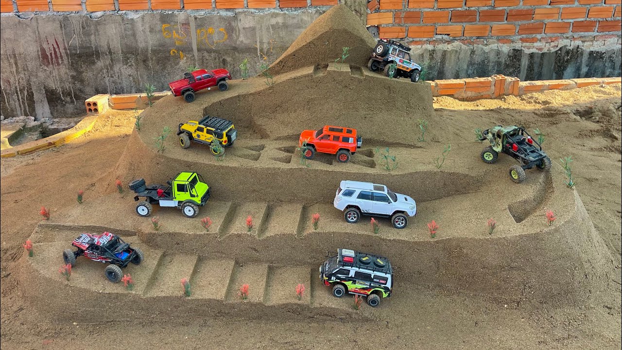🚙🔥 RC Off-Road Battle! Extreme Climb to the Mountain Peak