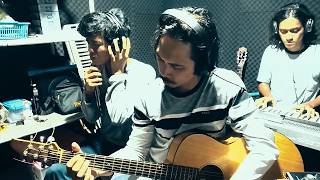 Download lagu Nefrain - Yang Terlewatkan (Studio Live)