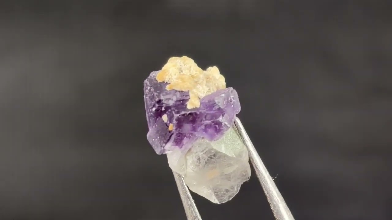 ドイツ・ザクセン州産フローライトon水晶(シデライト共生) 1.1g