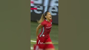 She faked the hamstring injury 😮😂 #funny #celebration #football #Soccer #hyped #shorts