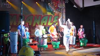 Los Pinhos do Sambanale Auftritt 2014