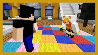 Tunç Yi̇ne Kizlara Yürüyor