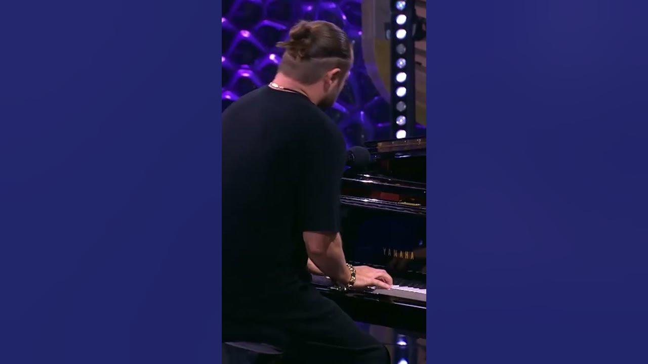 Падает звезда текст. Звезды сияешь, сияю. Ей говорят звезда песня. Я звезда текст. Ей говорят звезда песня.