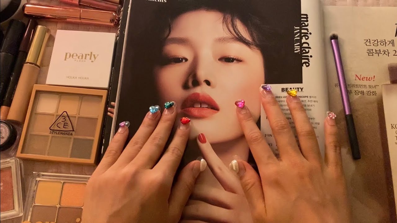 ASMR 잡지에 화장하기 | Applying Makeup to Magazines | Whispered 입소리