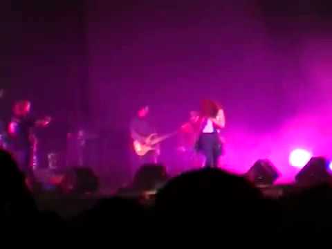 Видео: t.A.T.u. Show Me Love Tour Saint Petersburg 2003