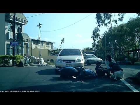 2014/11/29石岡萬墩巷十字路口車禍[備份檔]