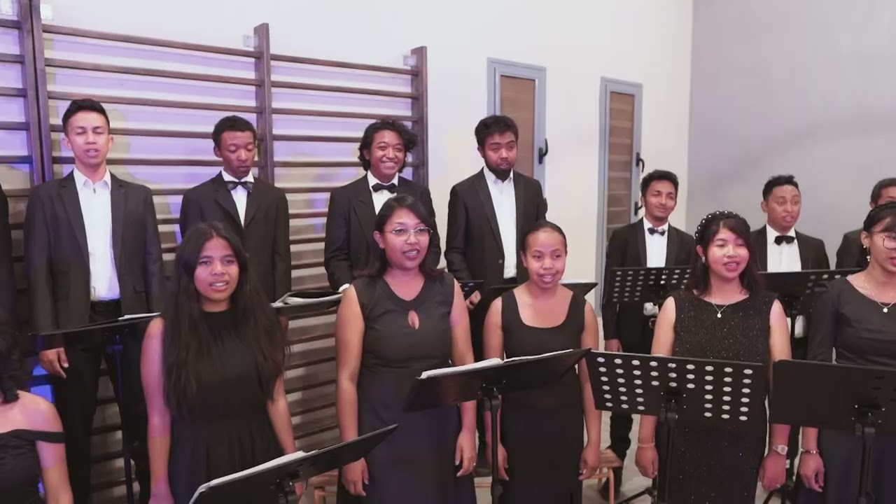 DIAVOLANA FENOMANAN, Choeur MIANGALY, dir:  Antsanirina Rakotoarimino, arr: Sitraka Ramarosandratana