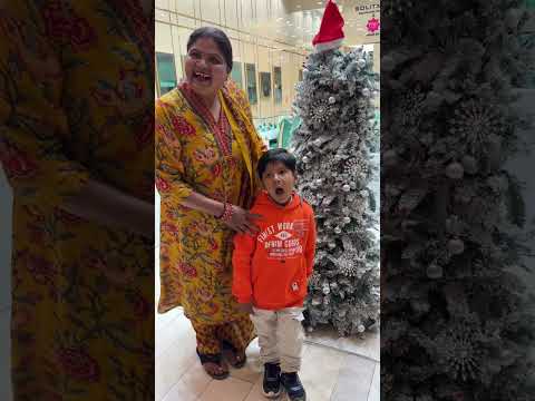 Dadi papa mummy ke sath Lulu mall me ghume aur escalater enjoy kiye Ayaan babu ? #cute
