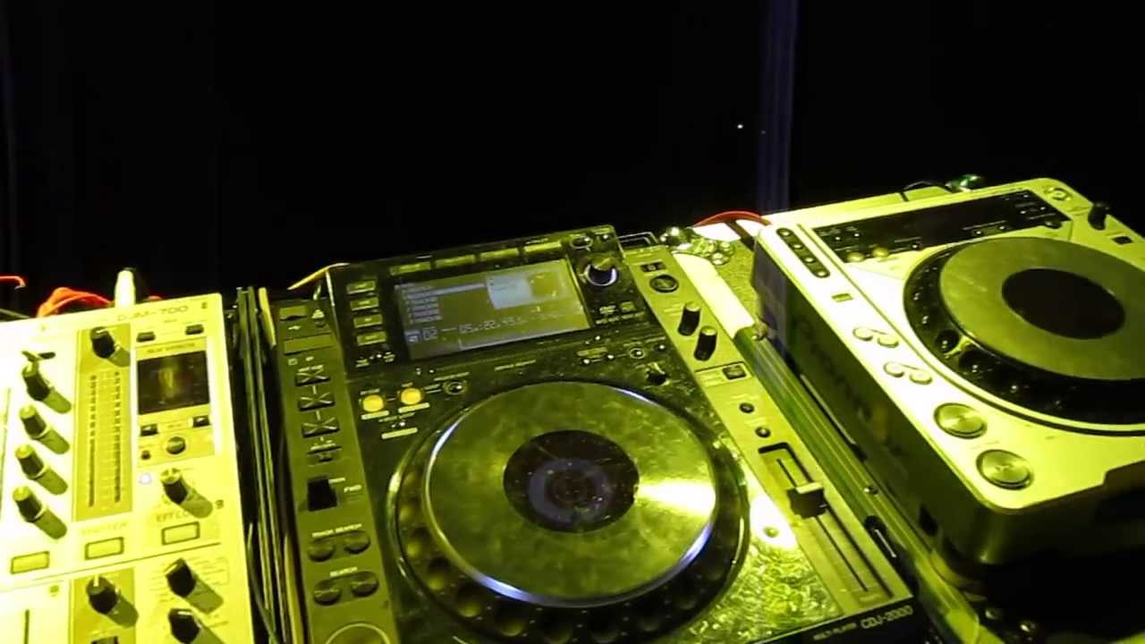 Maftown Beach Party 2011 - DJ Bush (Botswana) On The Decks!