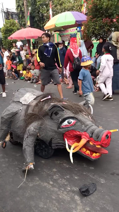 Ogoh-ogoh babi nya jalan sendiri #karnaval #17agustus #ogohogoh