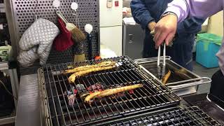 アナゴを焼きます　griliing conger (eel)