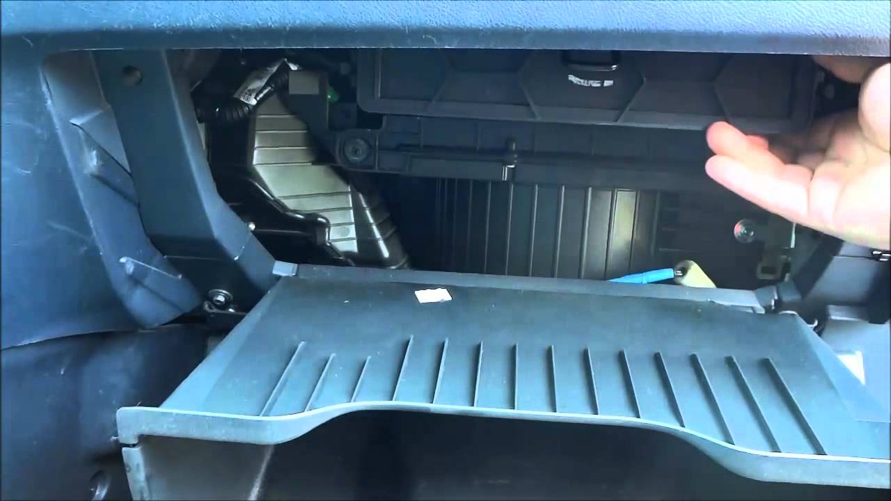 How To Change A Honda CR-V Cabin Air Filter (2006-2011) - YouTube