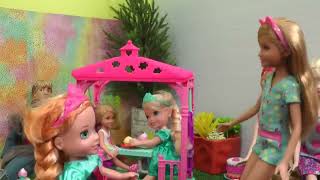 Amusement Park ! Elsa and Anna toddlers have fun - Merry-go-round - Fair -Food