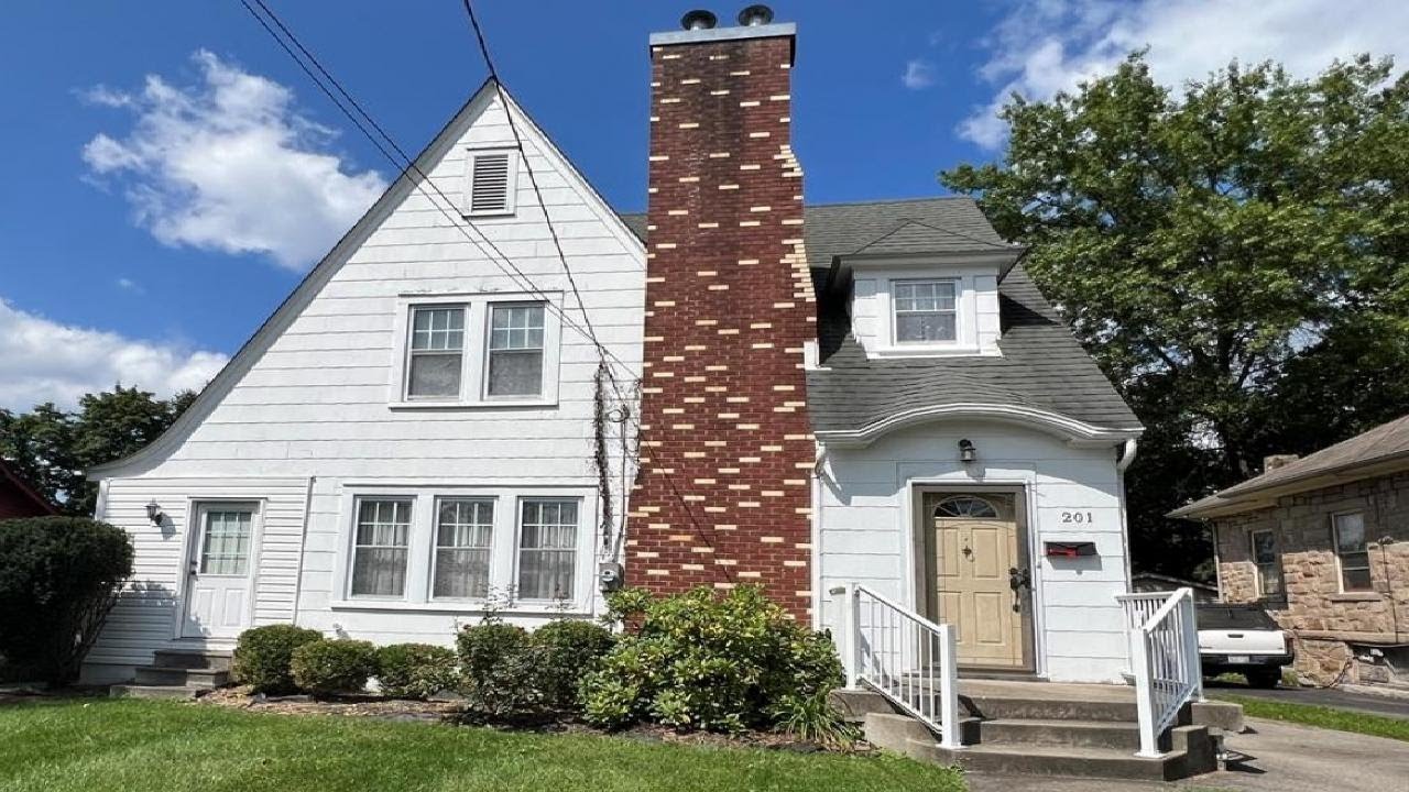 201 4TH STREET, BECKLEY, WV Presented by Betty J. Moore & Associates