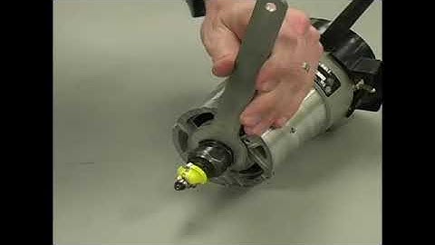 Installing & Removing a Router Bit With a Fixed Base Power Router
